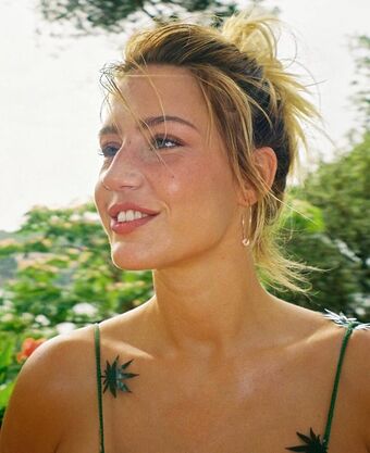 Adele-exarchopoulos Alastonkuvavuotoja OnlyFansista 211