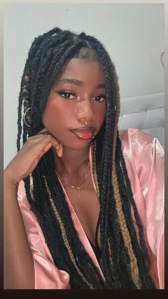 Afrolatina Alastonkuvavuotoja OnlyFansista 189