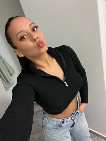 aishabal Alastonkuvavuotoja OnlyFansista 5