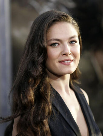 Alexa Davalos