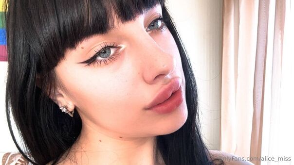 Alice Alastonkuvavuotoja OnlyFansista 18