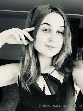 Alisabriz Alastonkuvavuotoja OnlyFansista 16