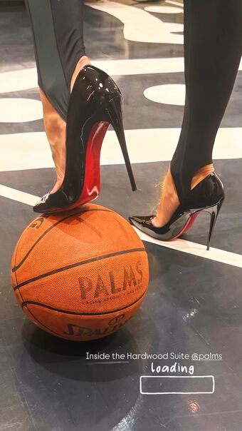 Allie Clifton Alastonkuvavuotoja OnlyFansista 8