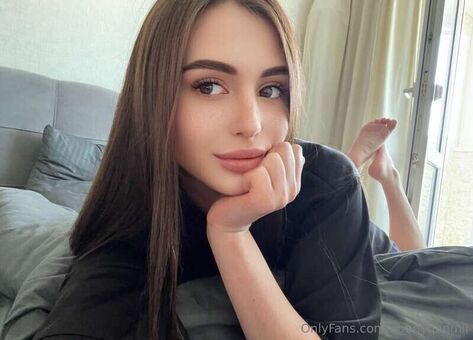 Alya Alastonkuvavuotoja OnlyFansista 7