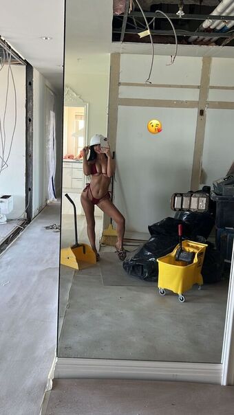 Amberscholl Alastonkuvavuotoja OnlyFansista 1