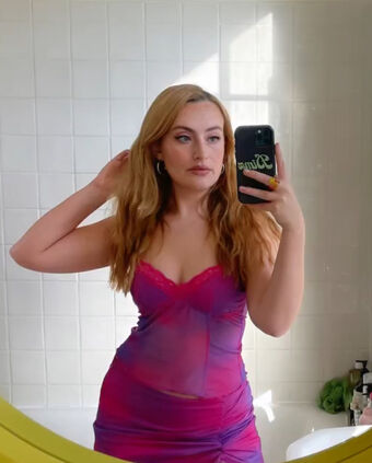 Amelia Dimoldenberg