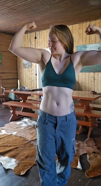 Amski Alastonkuvavuotoja OnlyFansista 9