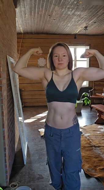 Amski Alastonkuvavuotoja OnlyFansista 10