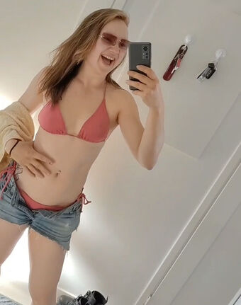 Amski Alastonkuvavuotoja OnlyFansista 14