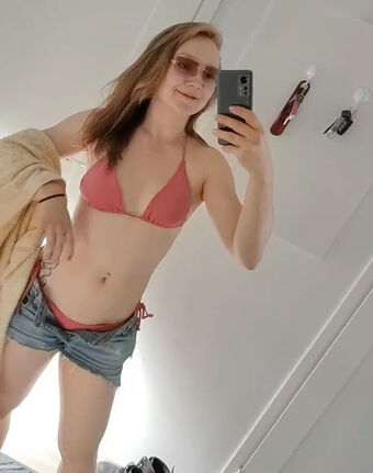 Amski Alastonkuvavuotoja OnlyFansista 15