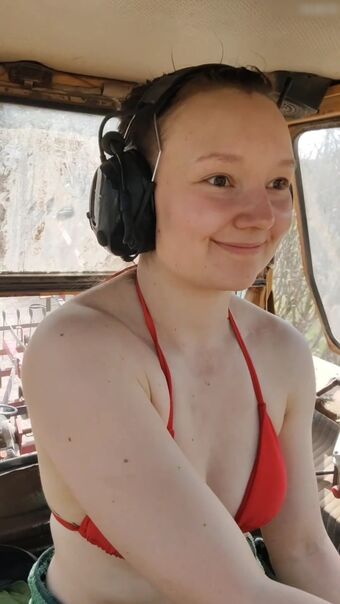 Amski Alastonkuvavuotoja OnlyFansista 20