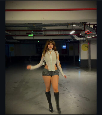 Anda Tohatan Alastonkuvavuotoja OnlyFansista 16