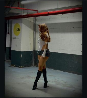 Anda Tohatan Alastonkuvavuotoja OnlyFansista 17