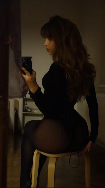 Anda Tohatan Alastonkuvavuotoja OnlyFansista 21