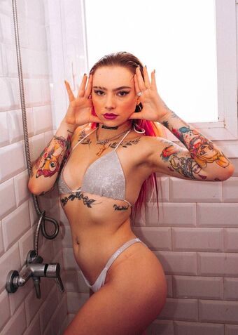 Angie Corine Alastonkuvavuotoja OnlyFansista 12