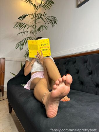 anikaprettyfeet_