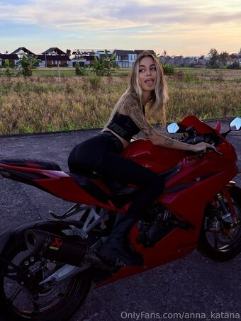 anna_katana