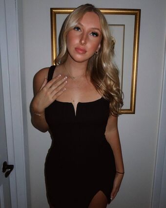 Anna Schmid Alastonkuvavuotoja OnlyFansista 4