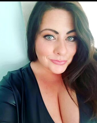 Annie Alastonkuvavuotoja OnlyFansista 20