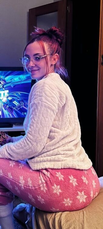 Ari Geli Alastonkuvavuotoja OnlyFansista 33