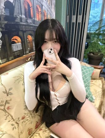 _arinyoon Alastonkuvavuotoja OnlyFansista 12