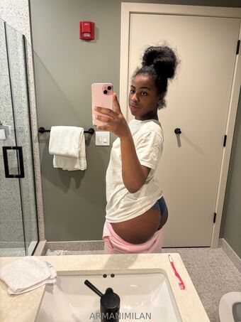 armilann Alastonkuvavuotoja OnlyFansista 78