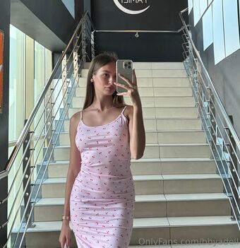 bbyadell Alastonkuvavuotoja OnlyFansista 9