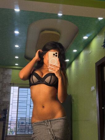Brishti Samaddar Alastonkuvavuotoja OnlyFansista 17