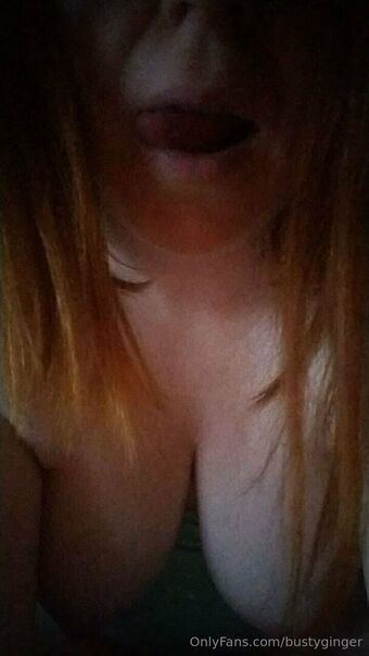 BustyGinger Alastonkuvavuotoja OnlyFansista 18