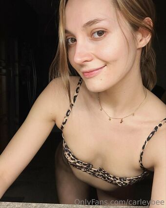 CarleyBee Alastonkuvavuotoja OnlyFansista 14