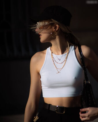 Cathi Alastonkuvavuotoja OnlyFansista 6