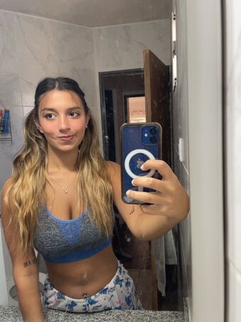 Caty Alastonkuvavuotoja OnlyFansista 21