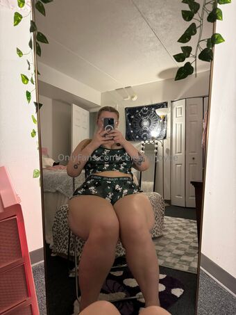 CelestialJoyce Alastonkuvavuotoja OnlyFansista 37