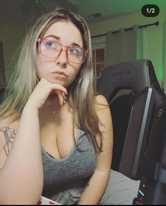 Cherrycgames Alastonkuvavuotoja OnlyFansista 14