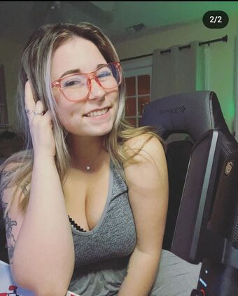 Cherrycgames Alastonkuvavuotoja OnlyFansista 15