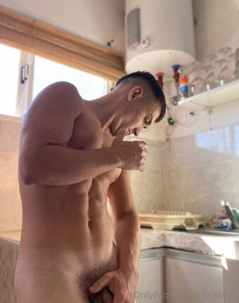 chrisbrat Alastonkuvavuotoja OnlyFansista 14