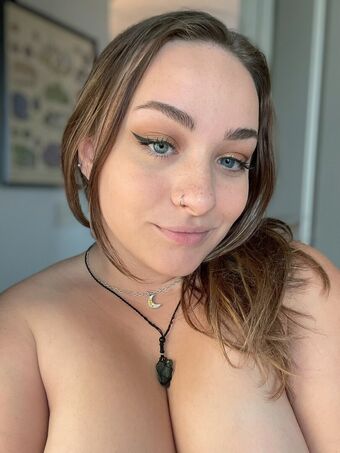 Dani Avery Alastonkuvavuotoja OnlyFansista 3