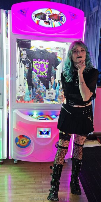 darksaki Alastonkuvavuotoja OnlyFansista 15