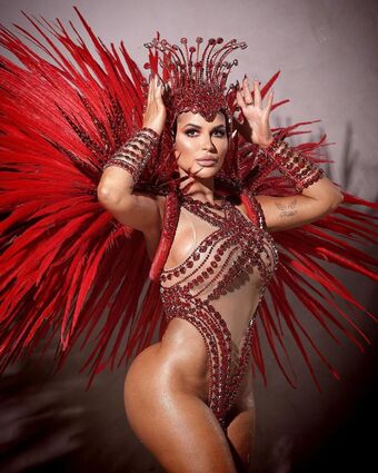 Deolane Bezerra