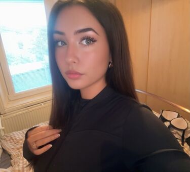 dharma Alastonkuvavuotoja OnlyFansista 12