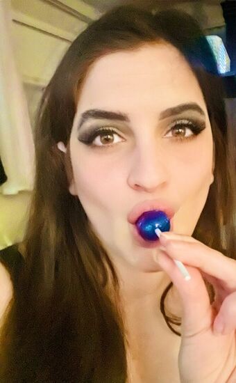 Divajilly Alastonkuvavuotoja OnlyFansista 21