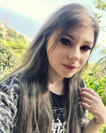 Divi Alastonkuvavuotoja OnlyFansista 43
