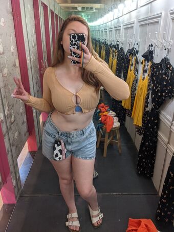 Eightbitbailey Alastonkuvavuotoja OnlyFansista 22