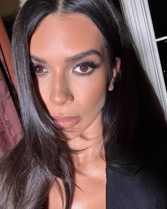 Ekin-Su Alastonkuvavuotoja OnlyFansista 9