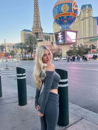 Ella Netzer Alastonkuvavuotoja OnlyFansista 175