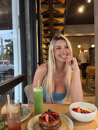 Ella Netzer Alastonkuvavuotoja OnlyFansista 179