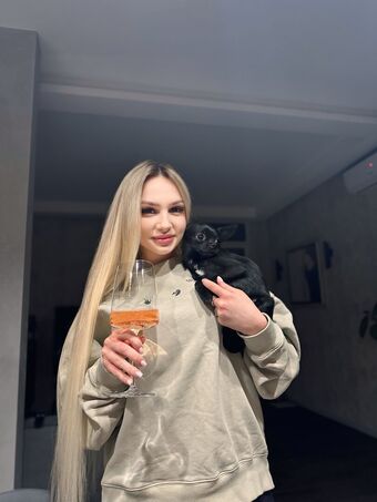 ellablonde