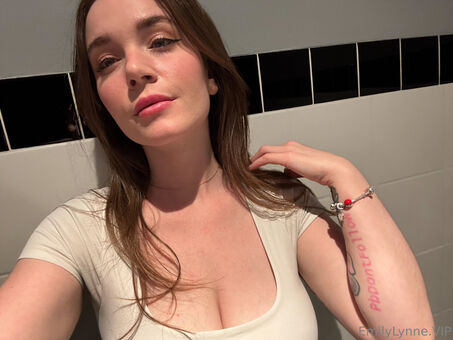 Emily-lynne Alastonkuvavuotoja OnlyFansista 571