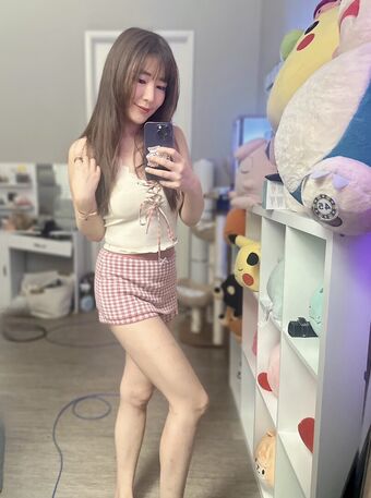 Emily Wang Alastonkuvavuotoja OnlyFansista 50