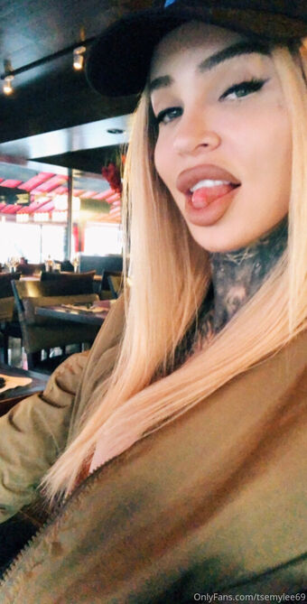 Emy Lee Alastonkuvavuotoja OnlyFansista 19